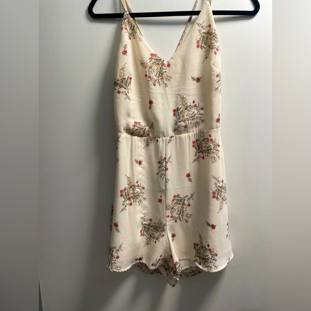 Cream Floral Backless/crisscross romper